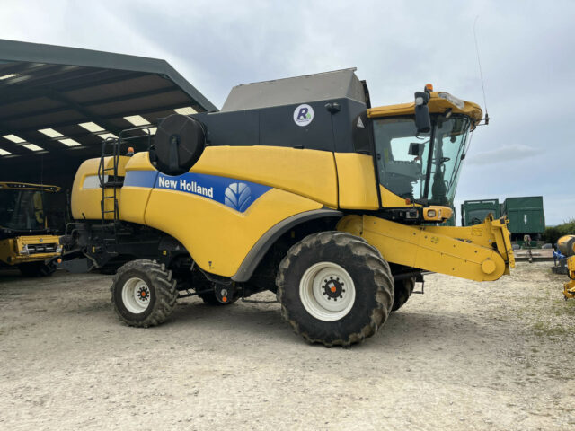 USED New Holland CX8040 SL Combine Harvester For Sale