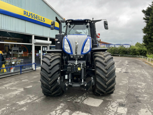 EX DEMO New Holland T8.435 Tractor For Sale