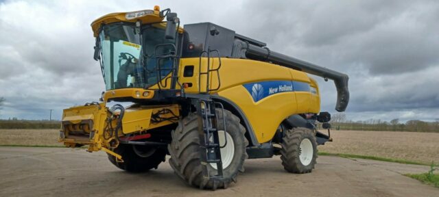 USED New Holland CX8090 Combine Harvester For Sale