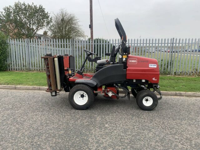 USED Toro LT3340 Triple Mower For Sale