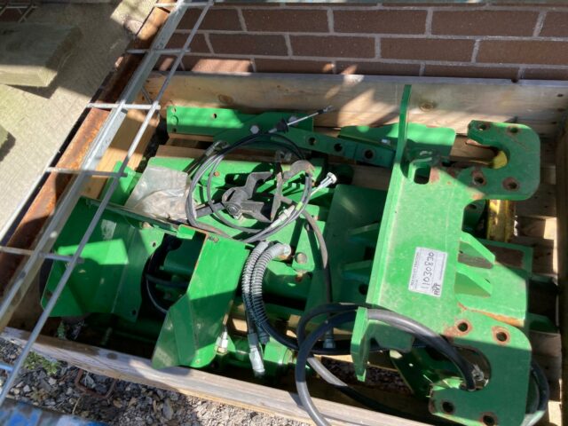JOHN DEERE PICK UP HITCH