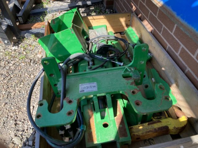 JOHN DEERE PICK UP HITCH