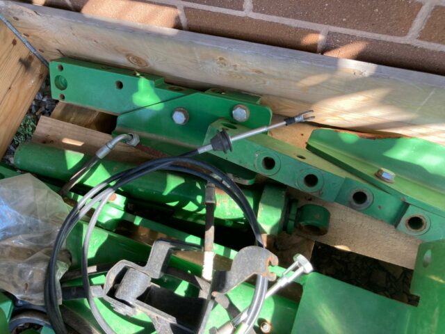 JOHN DEERE PICK UP HITCH