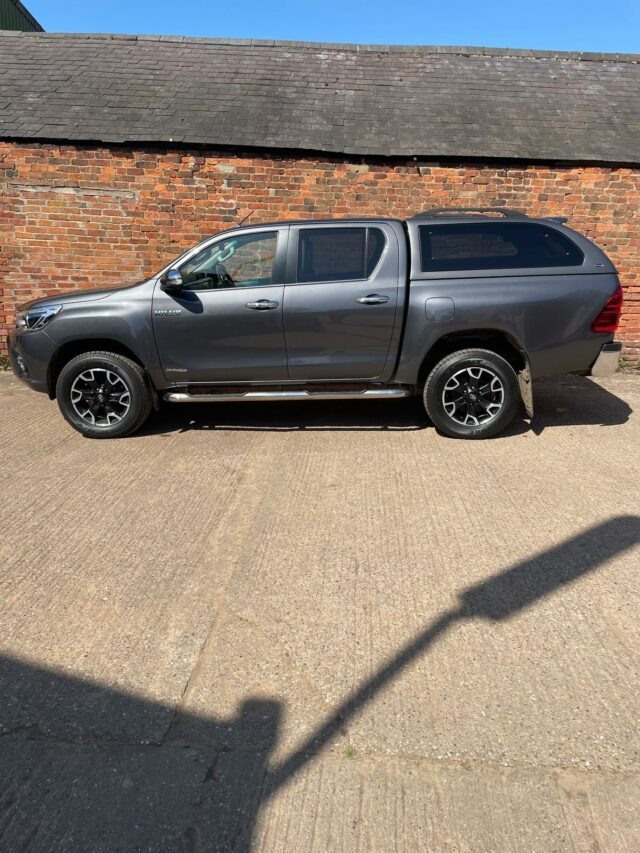 Toyota Hilux Invincible