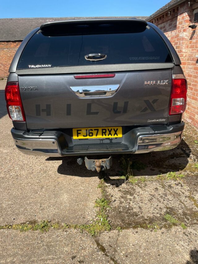 Toyota Hilux Invincible