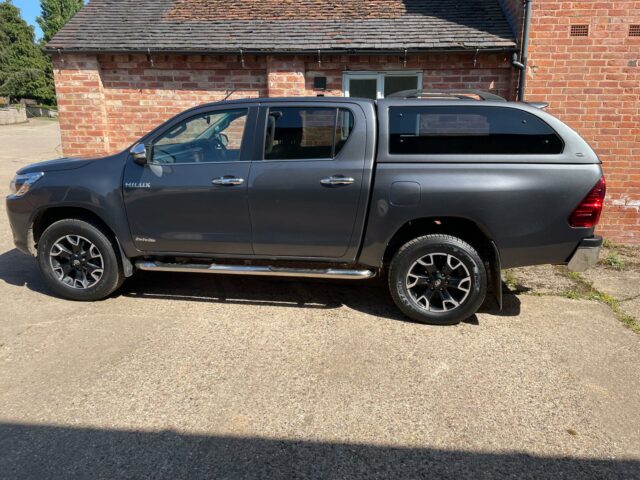 Toyota Hilux Invincible