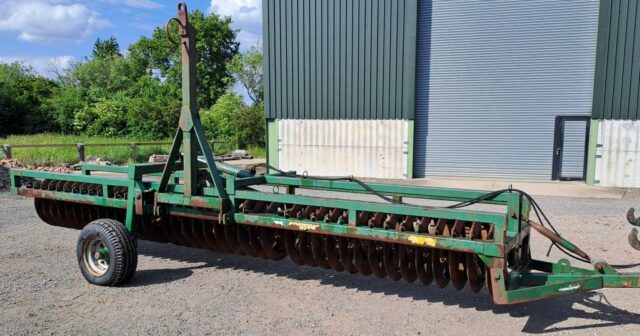 Cousins 30″ Landpacker / Furrow press