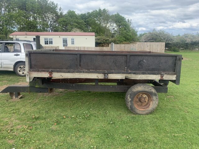 Tipping trailer