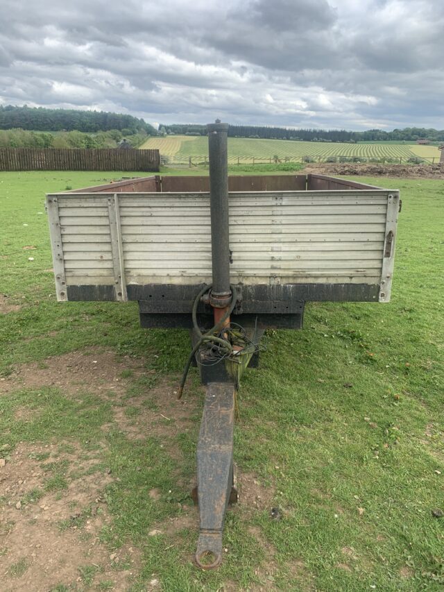 Tipping trailer