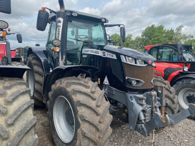 GM035739 – 2020 Massey Ferguson 7718 Efficient Dyna6 Tractor