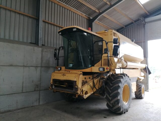 New Holland TX64 plus 17ft header