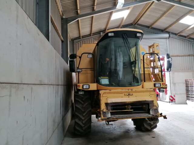 New Holland TX64 plus 17ft header