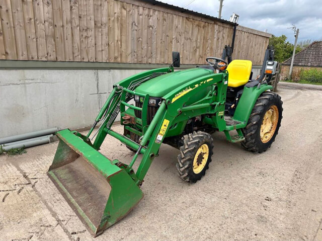 John Deere 3520 Compact Tractor with Fr