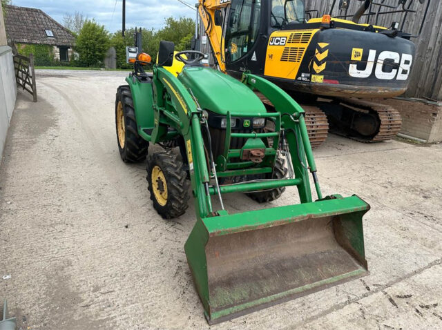 John Deere 3520 Compact Tractor with Fr