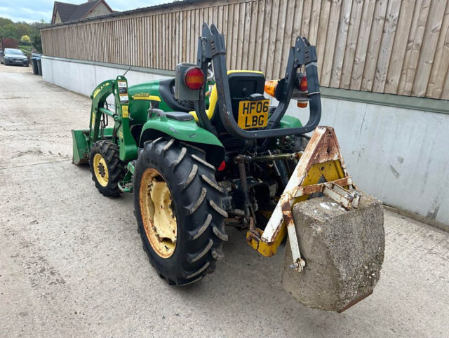 John Deere 3520 Compact Tractor with Fr
