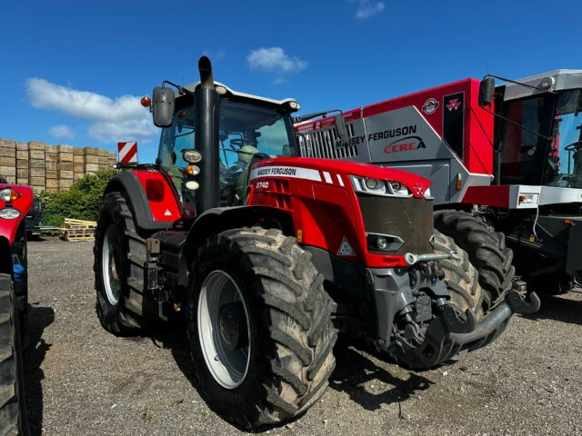 BM000109 – 2018 Massey Ferguson 8740 Tractor