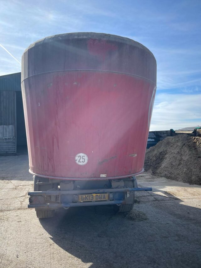 TE002123 KVERNELAND DUO 2218 MIXER WAGON