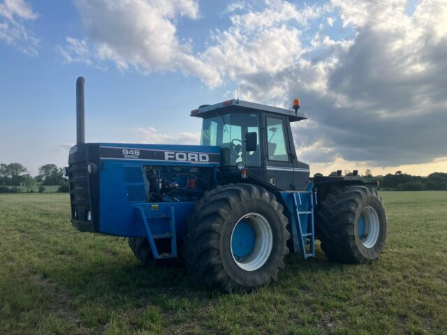 Ford Versatile 946