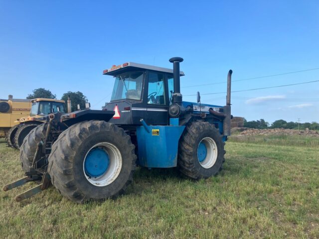 Ford Versatile 946