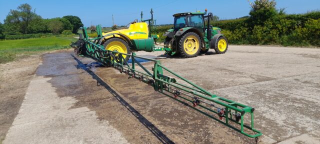 John Deere 724  Trailed Sprayer