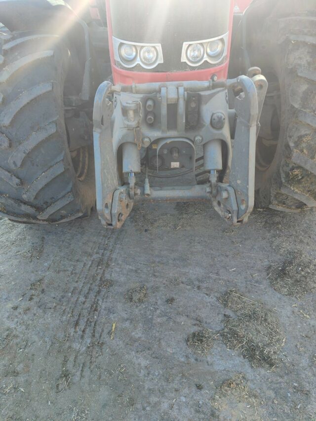 TE002138 2015 MF7726 EXD6 4WD TRACTOR