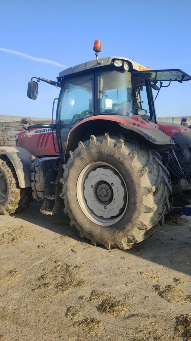 TE002138 2015 MF7726 EXD6 4WD TRACTOR