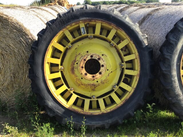 Row crop wheels to fit Newholland TM 140