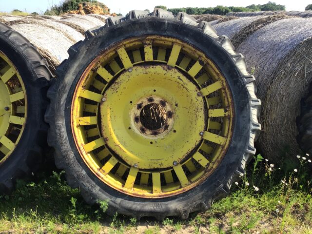 Row crop wheels to fit Newholland TM 140