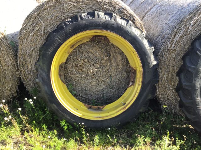 Row crop wheels to fit Newholland TM 140