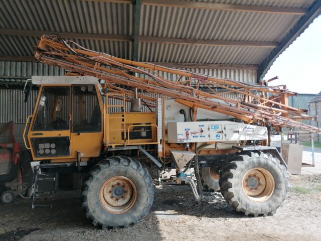 Self propelled sprayer
