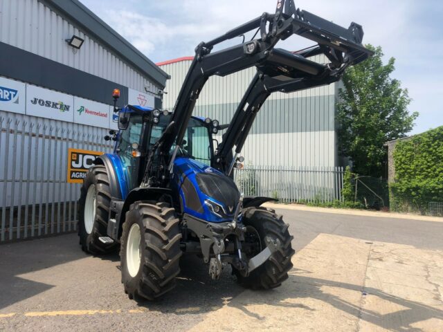 VA000209 VALTRA G125EA RACTOR & LOADER