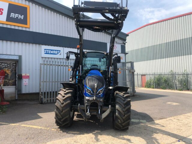 VA000209 VALTRA G125EA RACTOR & LOADER