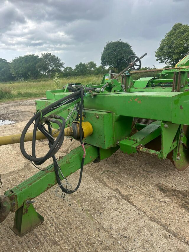 Standen Status potato harvester