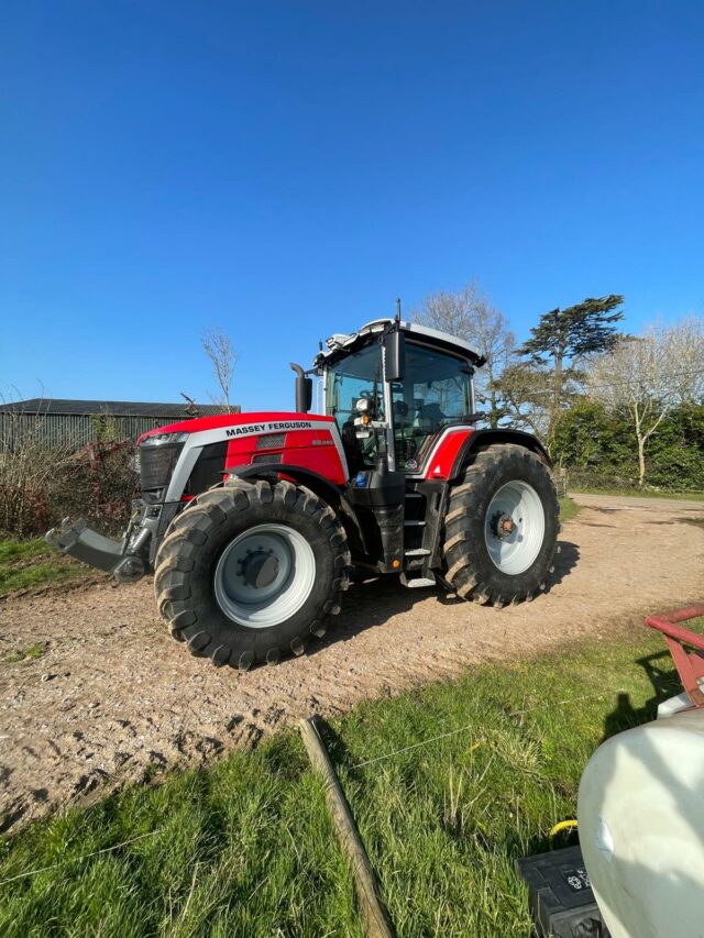 Massey Ferguson 8s265
