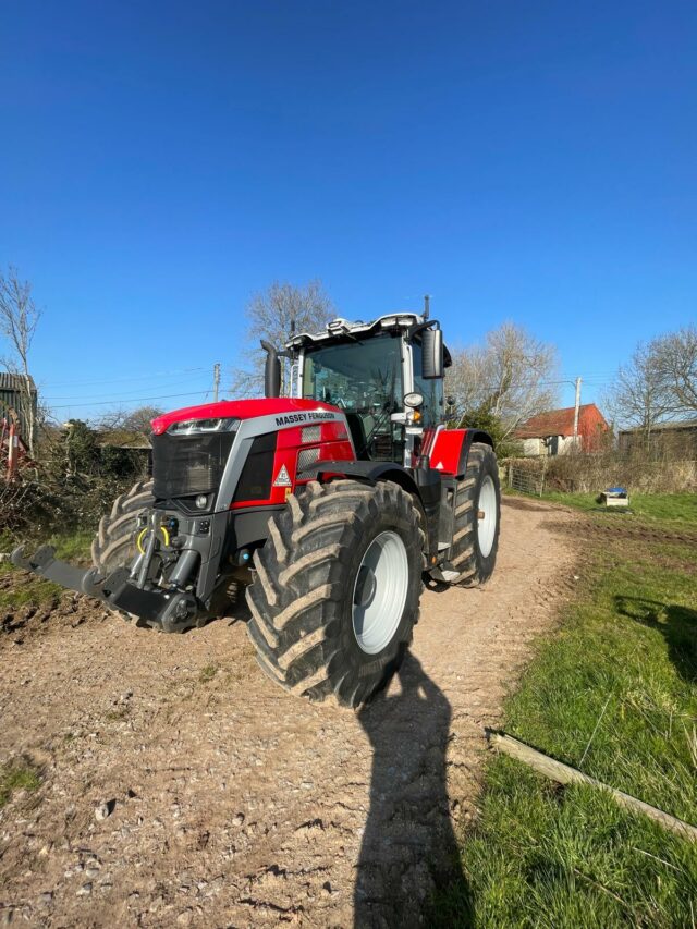 Massey Ferguson 8s265