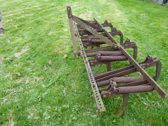 Massey Ferguson spring drag