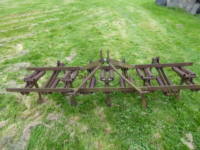 Massey Ferguson spring drag