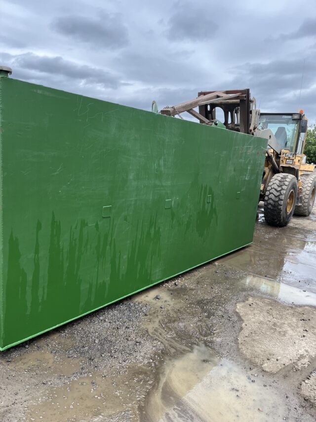 Fuel storage tank