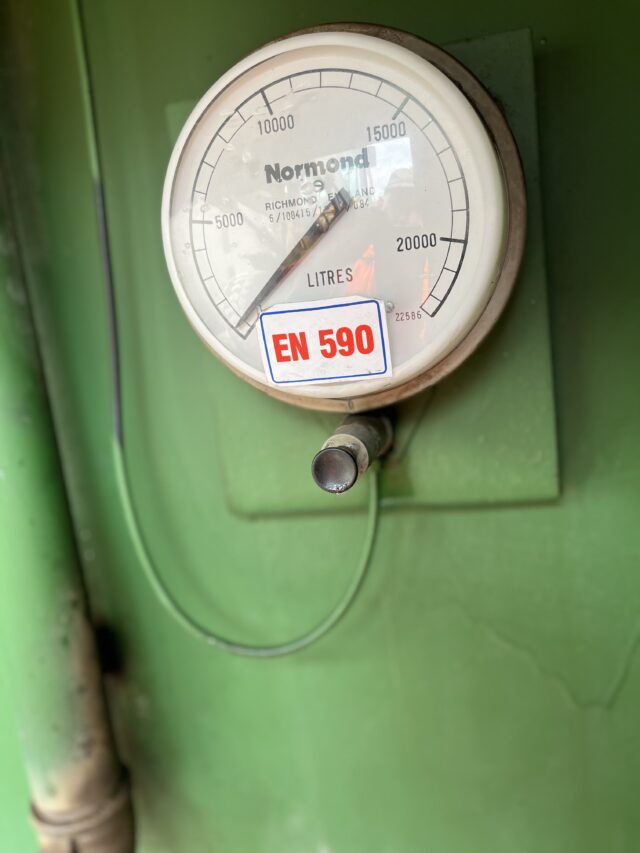 Fuel storage tank