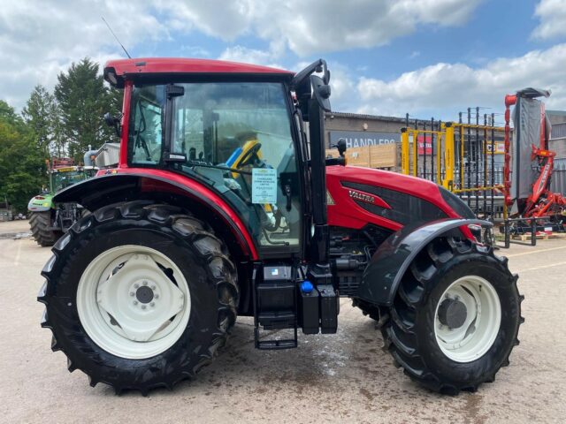 VA000177 VALTRA A115 MH4 4WD TRACTOR