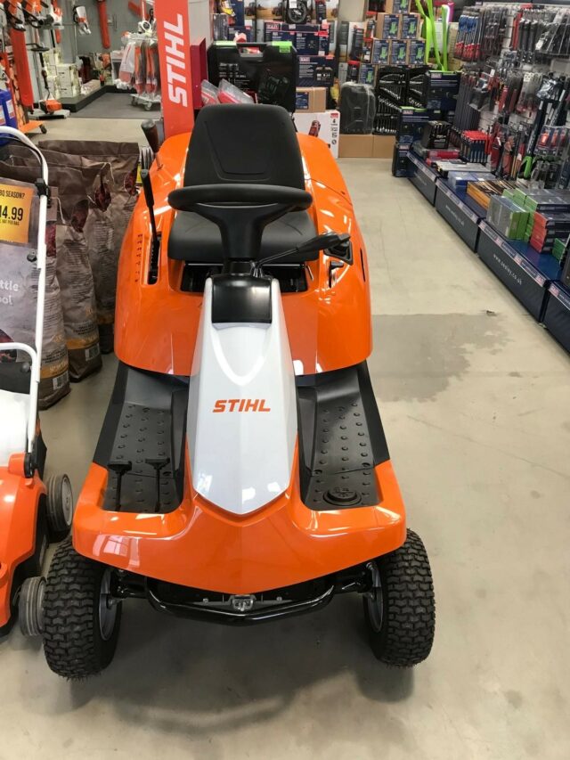 2M041111 STIHL RT4082.1 RIDE ON MOWER.