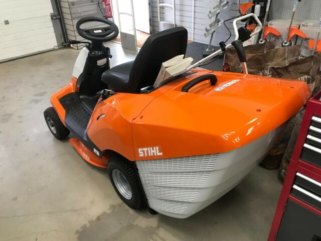 2M041111 STIHL RT4082.1 RIDE ON MOWER.