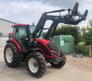 VA000164 VALTRA A85SH TRACTOR & LOADER