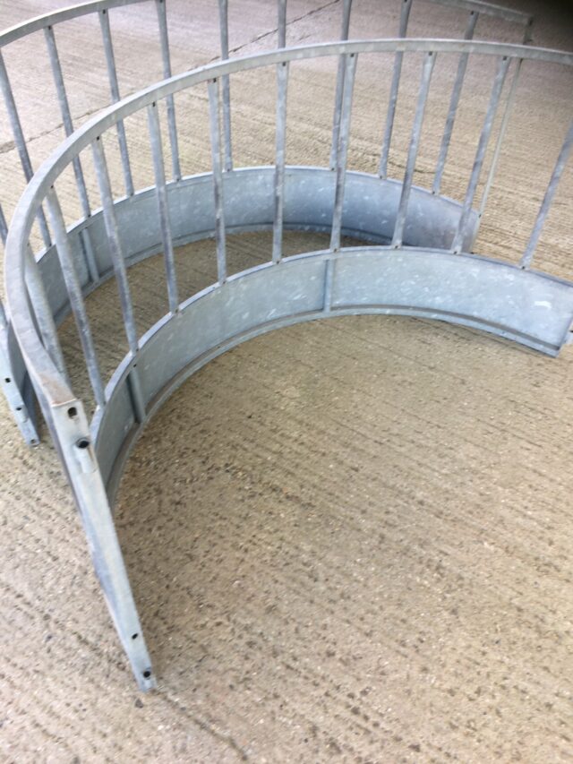 Sheep ring feeders