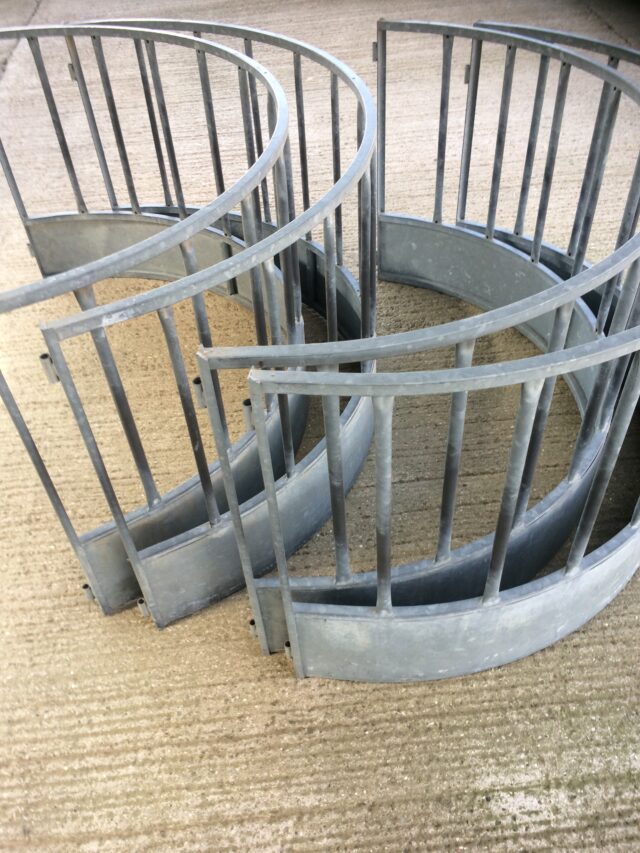 Sheep ring feeders