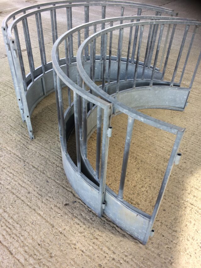 Sheep ring feeders