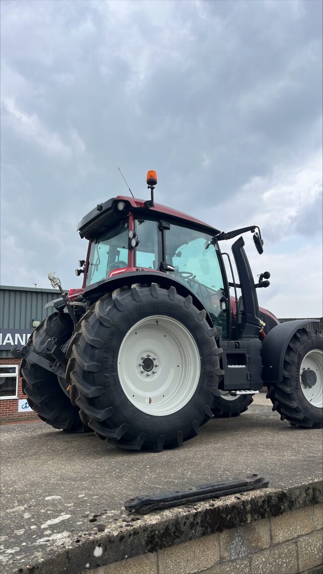 VA000205 VALTRA G135A TRACTOR & QUICK2