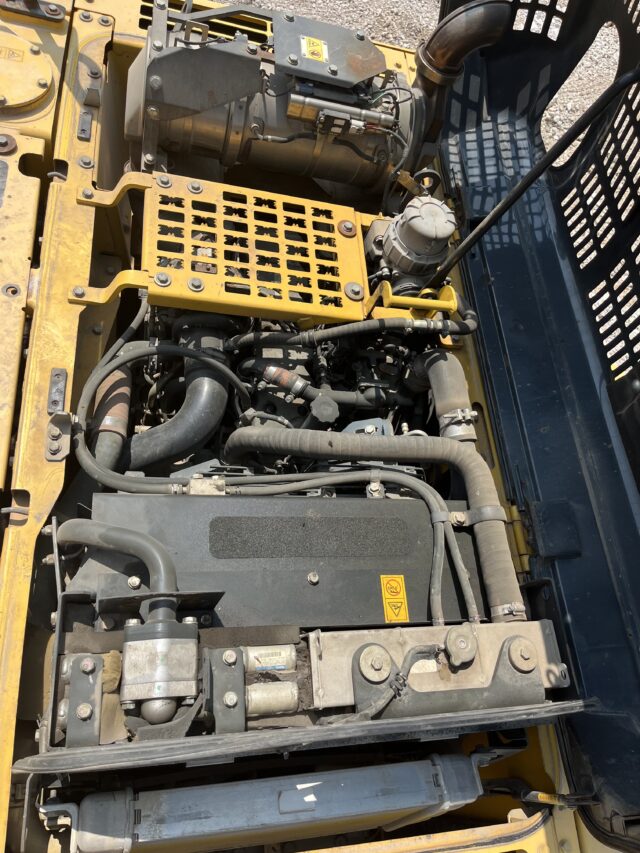 Komatsu PC210-10 excavator