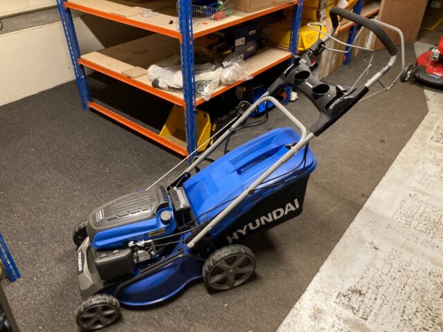 HYUNDAI 460SPE LAWN MOWER