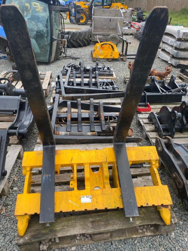 JCB PIN & CONE HEADSTOCK AND TINES